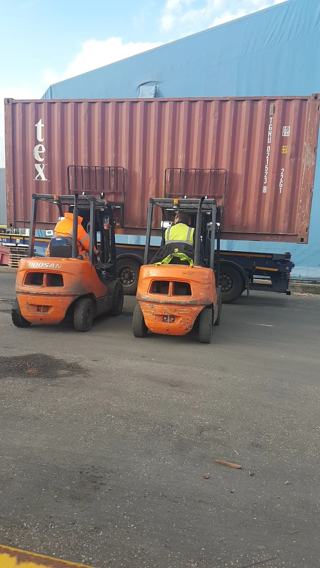 Heavy cargo unloading service